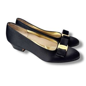Salvatore Ferragamo Vara Bow Gold Logo Black Satin Pumps Italy Vintage Women’s 6